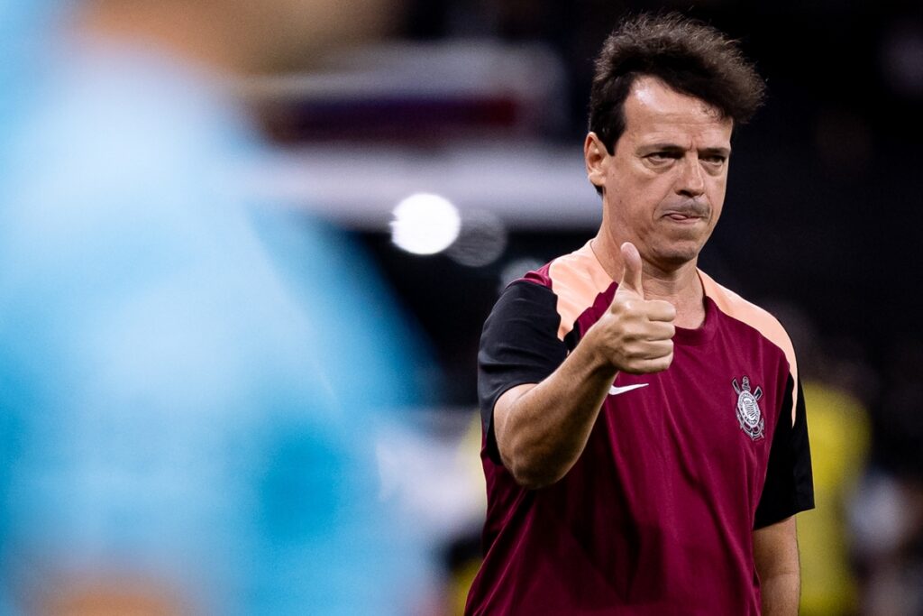 com-100%-de-aproveitamento-na-libertadores,-diniz-exalta-garra-do-time