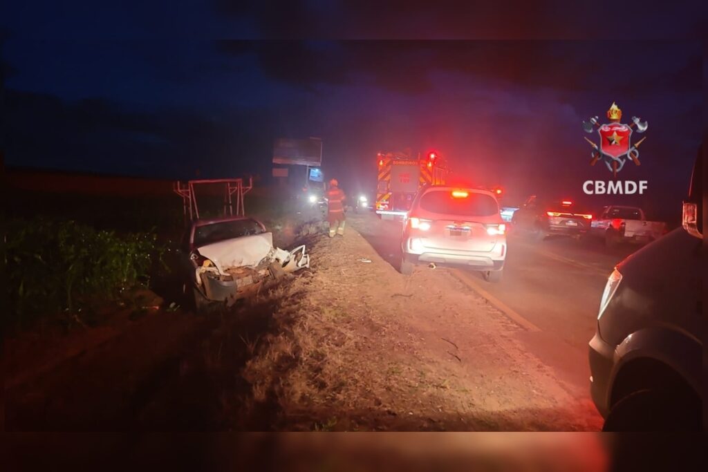 colisao-entre-dois-carros-deixa-seis-vitimas-em-estado-grave-em-go
