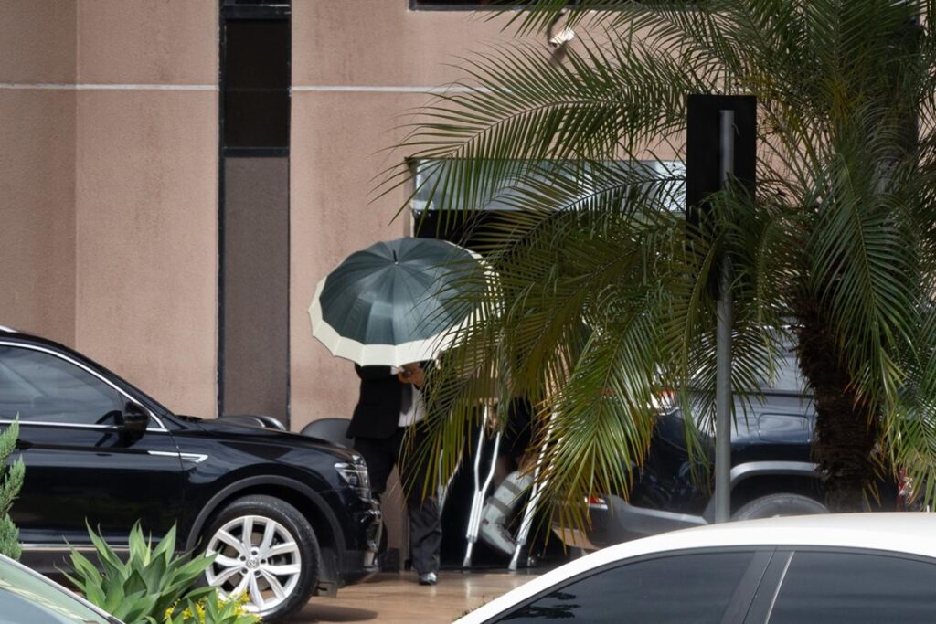 familiares-visitam-vorcaro-na-pf-no-dia-de-prisao-de-ex-chefe-do-brb