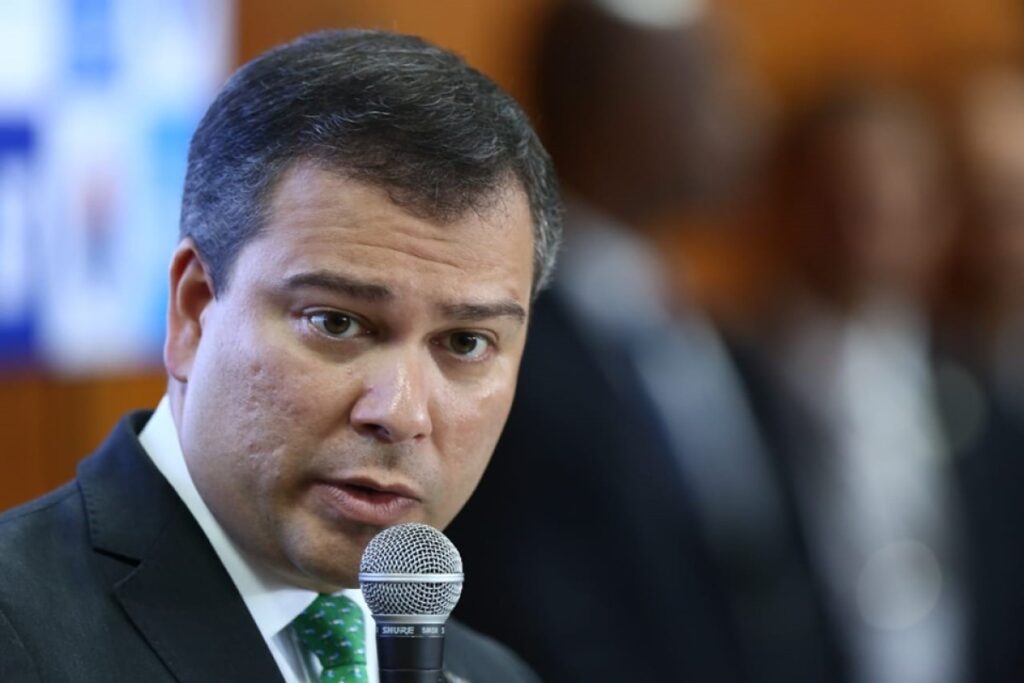 “assinar-e-pagar-hoje”:-vorcaro-cobrava-pressa-em-imoveis-para-ex-presidente-do-brb,-diz-pf