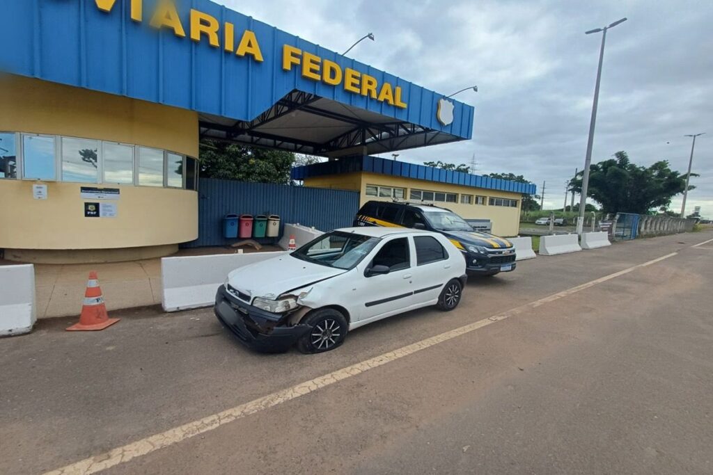 passageiro-se-joga-de-carro-em-movimento-e-prf-persegue-e-prende-motorista.-veja-video