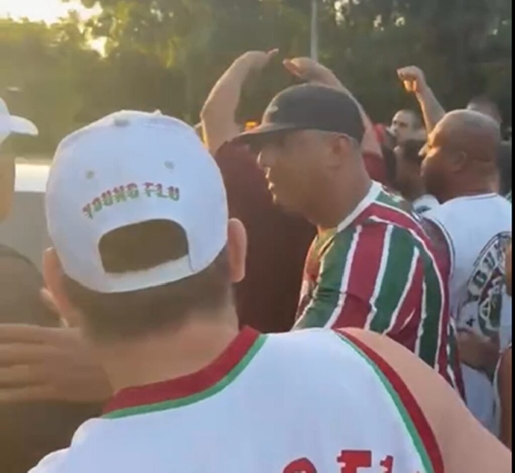torcida-do-fluminense-protesta-no-ct-apos-nova-derrota-da-equipe