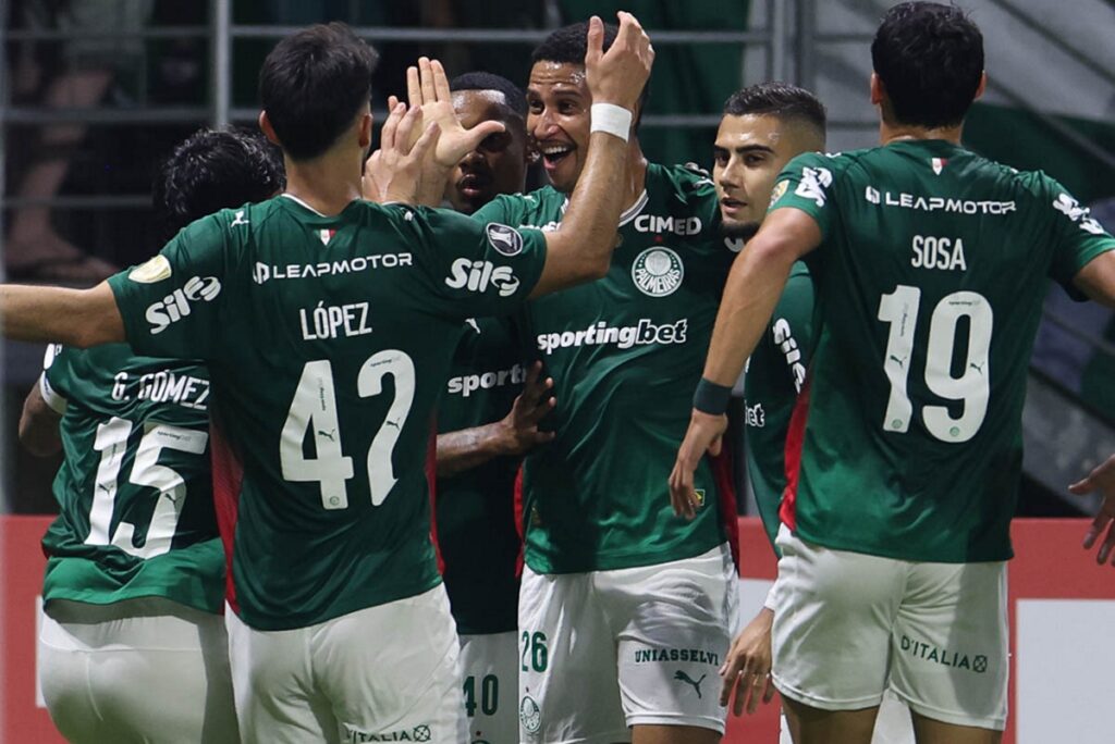 libertadores:-palmeiras-supera-o-sporting-cristal-e-assume-a-lideranca