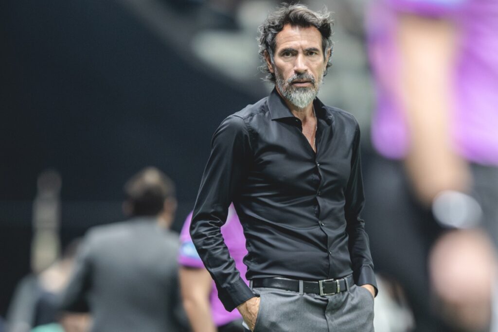 eduardo-dominguez-alerta-para-falta-de-intensidade-no-atletico-mg
