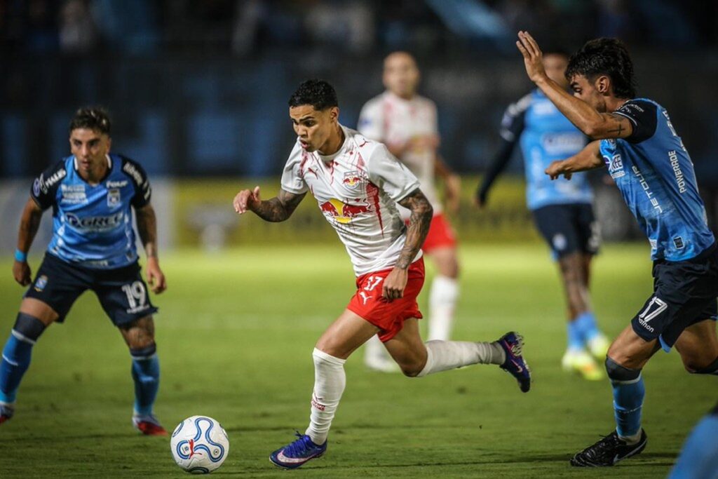 pitta-marca-no-fim-e-bragantino-vence-primeira-na-copa-sul-americana