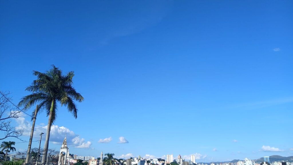 comeca-a-epoca-das-manhas-frias-e-tardes-quentes-em-bh.-prepare-se