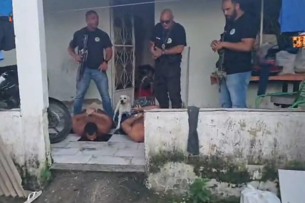 policia-prende-lider-de-quadrilha-de-roubo-de-carga-escondido-no-rj.-veja-video