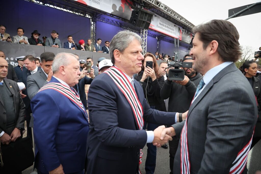 tarcisio-quer-convencer-bolsonaro-sobre-candidatura-de-andre-do-prado