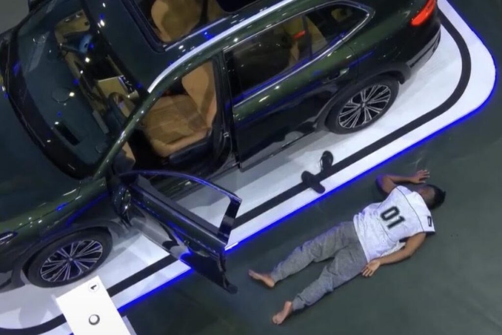 bbb-26:-no-chao,-boneco-implora-ajuda-da-producao-e-abandona-prova