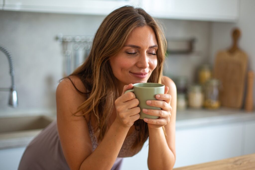 nutri-revela-por-que-voce-deveria-evitar-tomar-cafe-logo-apos-o-almoco