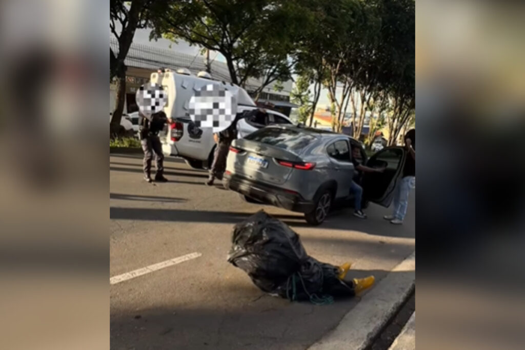 “corpo”-em-saco-preto-confunde-policiais-durante-abordagem.-veja-video