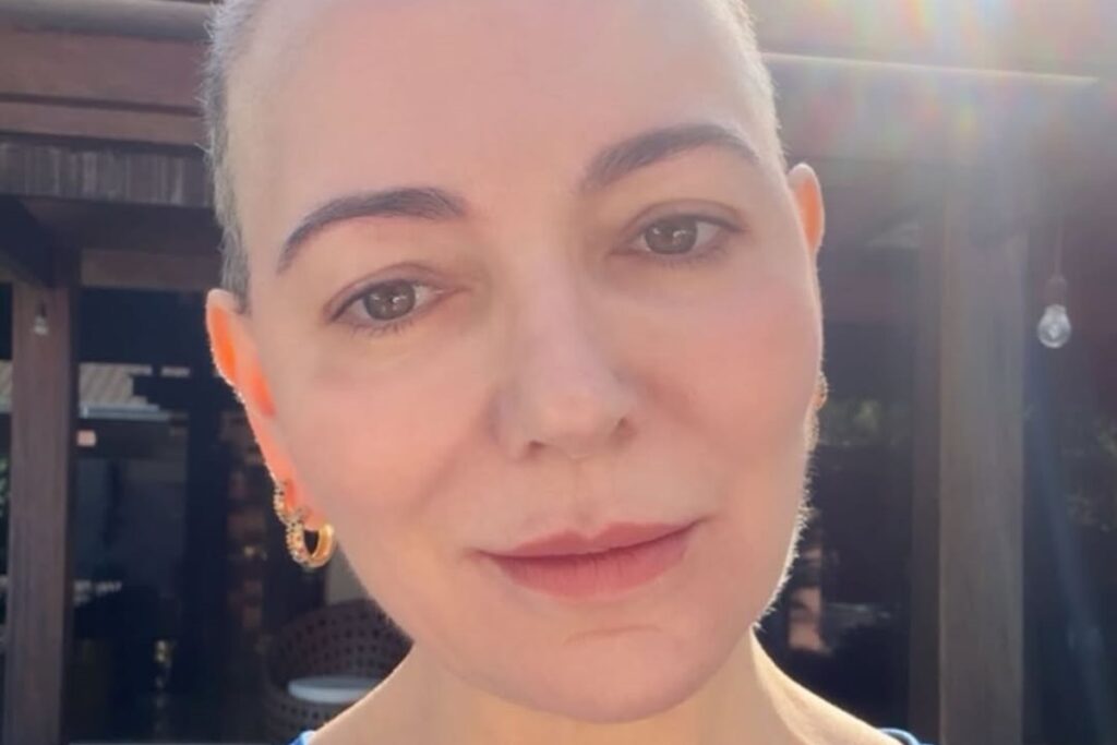 apos-raspar-os-cabelos,-mae-de-lucas-lucco-reflete-sobre-autoestima