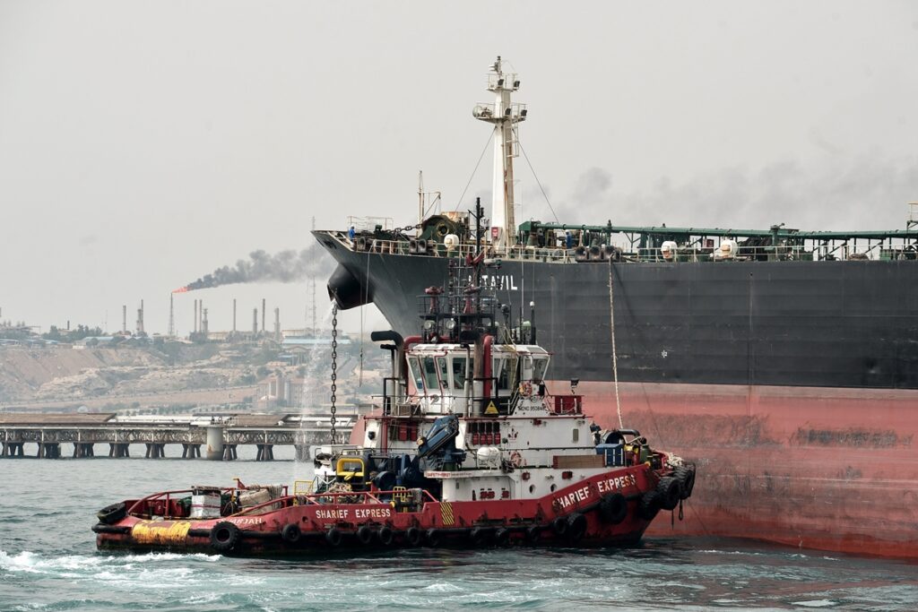 ira-dispara-contra-petroleiros-no-estreito-de-ormuz