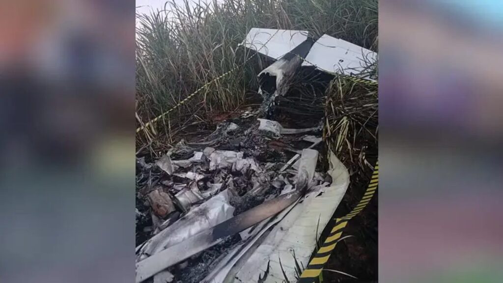 piloto-morre-carbonizado-apos-queda-de-aviao-no-interior-de-sp
