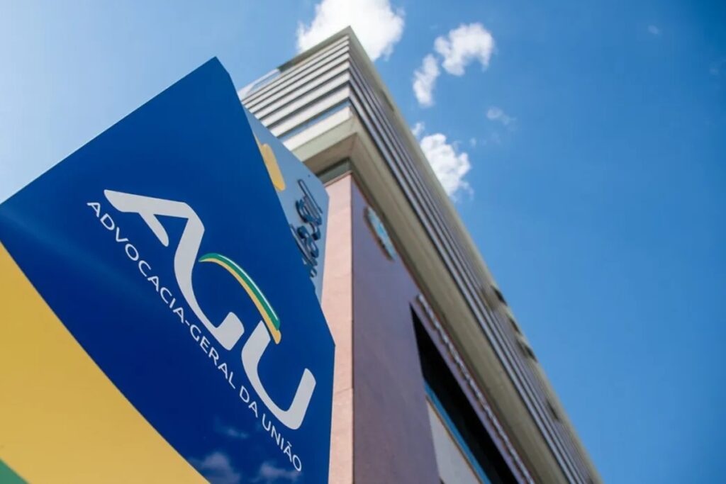 em-nova-notificacao,-agu-pede-ao-x-que-nao-remova-posts-de-jornalistas