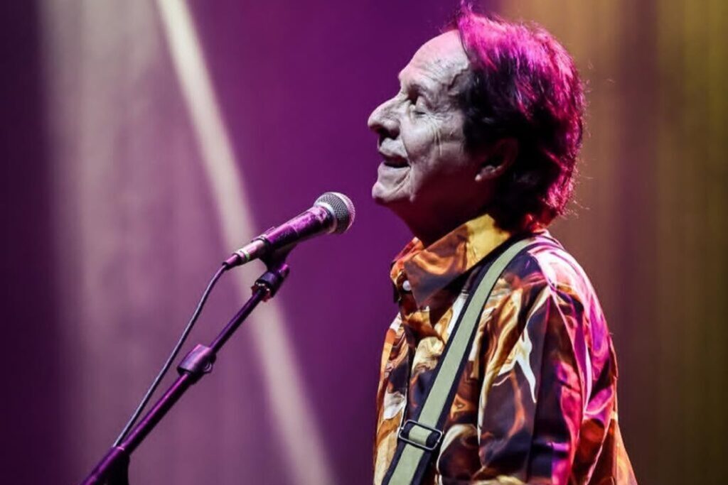 beto-guedes-emociona-com-tributo-a-lo-borges-em-estreia-no-rio