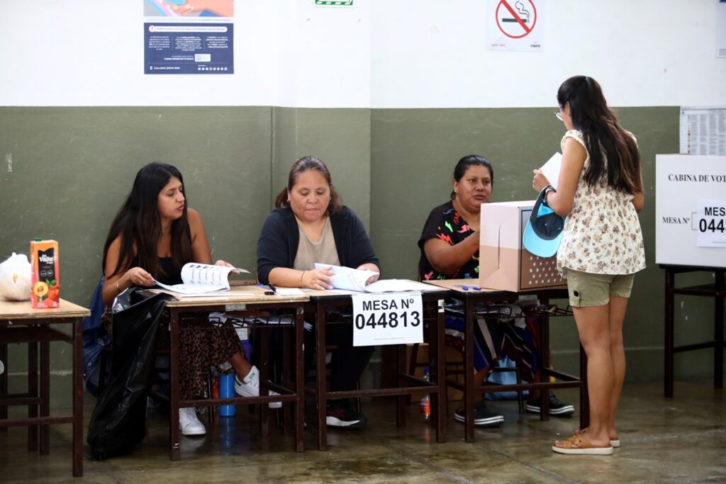 peru-preve-resultado-do-1o-turno-das-eleicoes-para-meados-de-maio