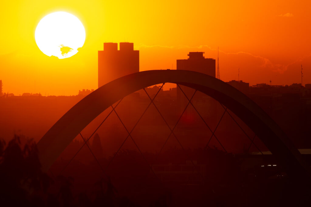 onda-de-calor-provoca-alerta-vermelho-no-brasil.-veja-locais-atingidos
