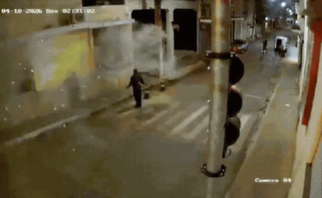 apesar-de-“amadores”,-ladroes-de-banco-em-mg-seguem-fugindo-da-policia