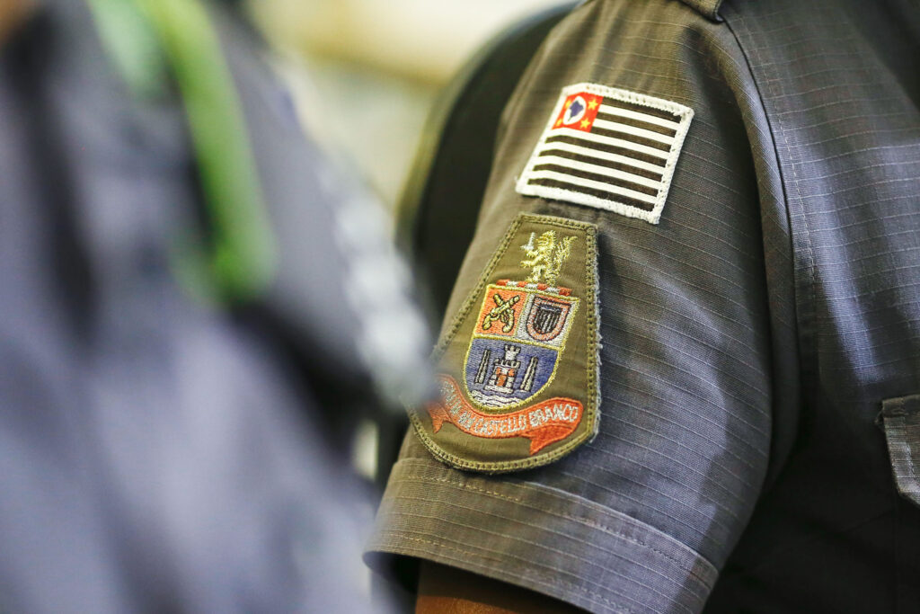 piloto-de-carro-roubado-fura-bloqueio-e-atropela-2-pms-em-sp