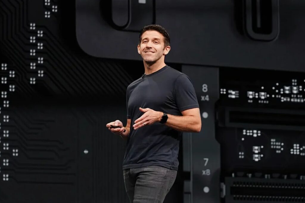 novo-ceo-da-apple-foi-campeao-de-natacao-e-e-considerado-“visionario”