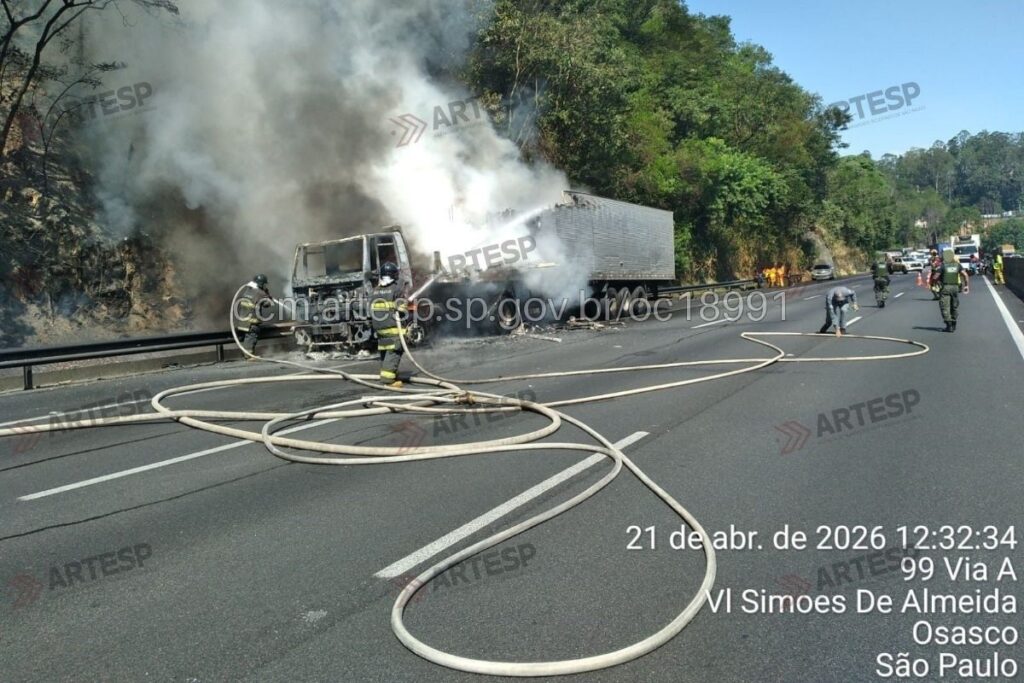 rodovia-anhanguera:-fogo-em-carreta-causa-congestionamento-no-feriado