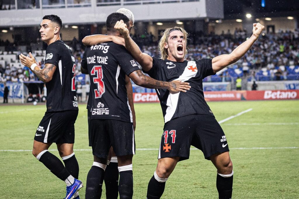 com-dois-gols-de-spinelli,-vasco-vence-paysandu-pela-copa-do-brasil