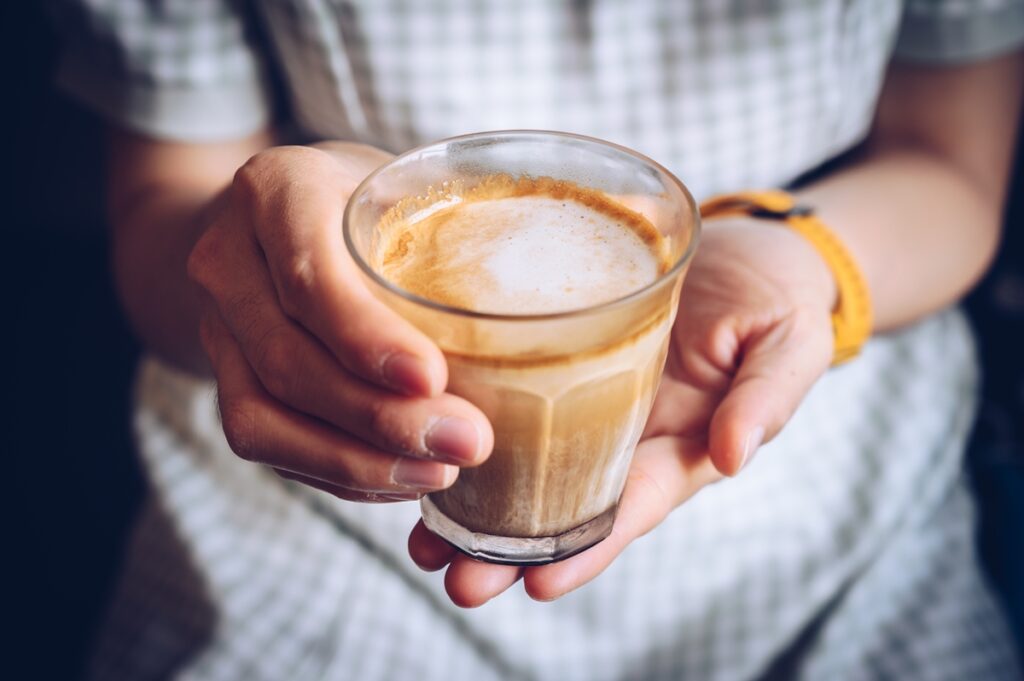 escolas-de-sp-incluem-cafe-com-leite-na-merenda-para-alunos-de-4-anos