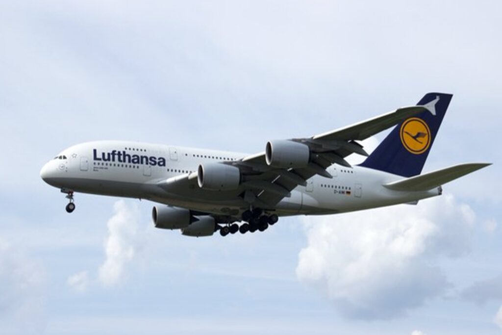 efeito-guerra:-lufthansa-cortara-voos-para-economizar-combustivel
