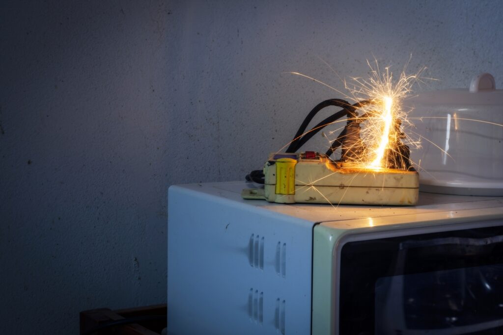 eletrodomesticos-que-voce-nunca-deve-deixar-na-tomada-depois-de-usar