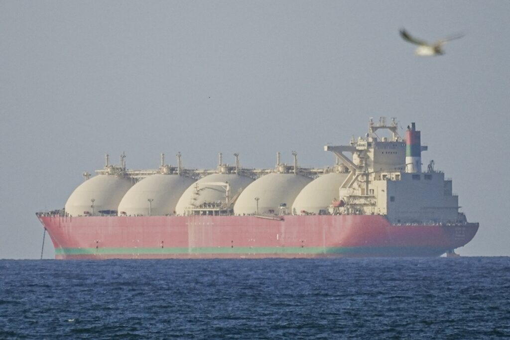 petroleo-sobe-forte-e-volta-a-bater-us$-100-com-duvidas-sobre-a-guerra