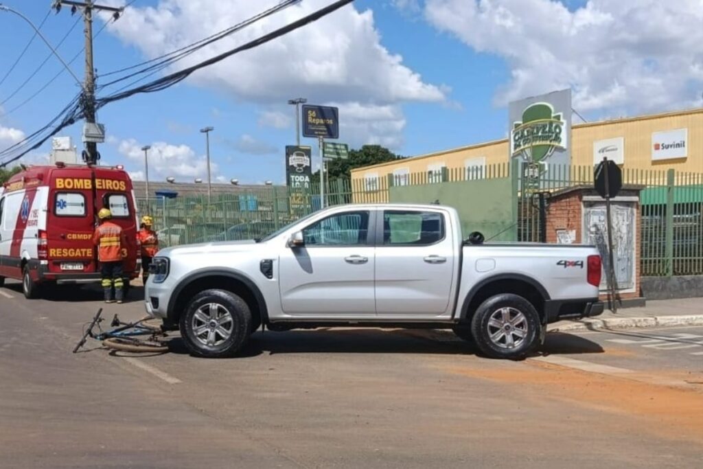 caminhonete-atropela-dois-ciclistas-no-sia;-vitima-e-hospitalizada-com-edema-craniano