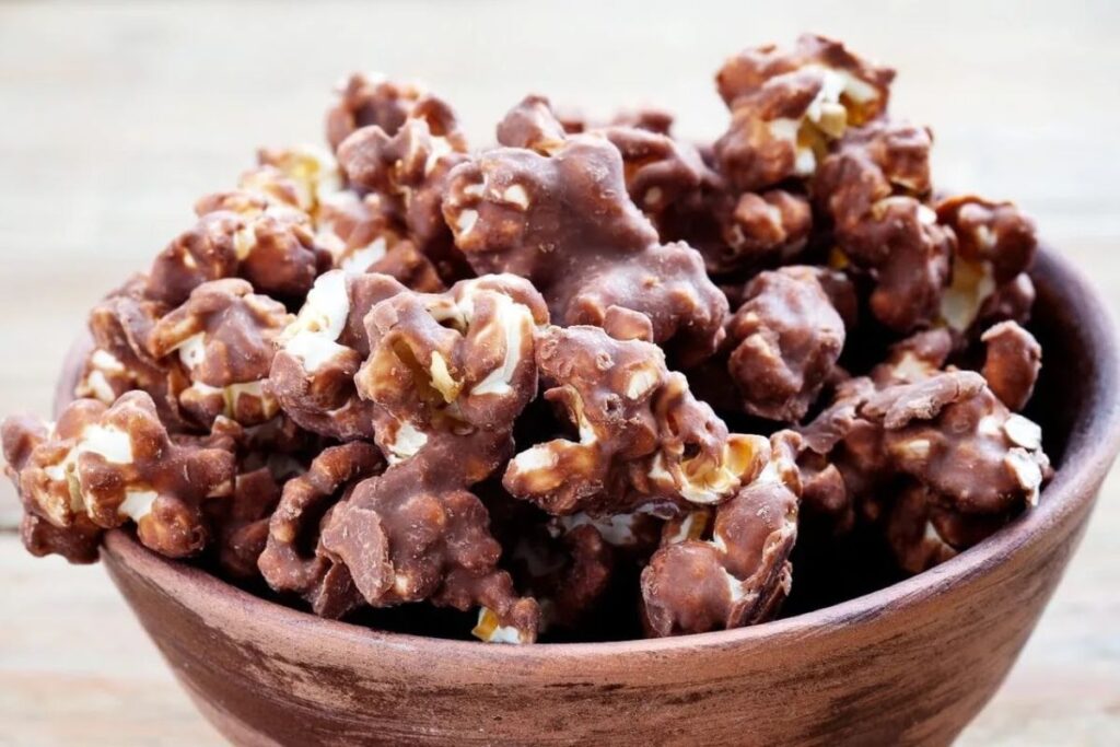 pipoca-doce-de-chocolate-crocante-que-vicia-de-verdade