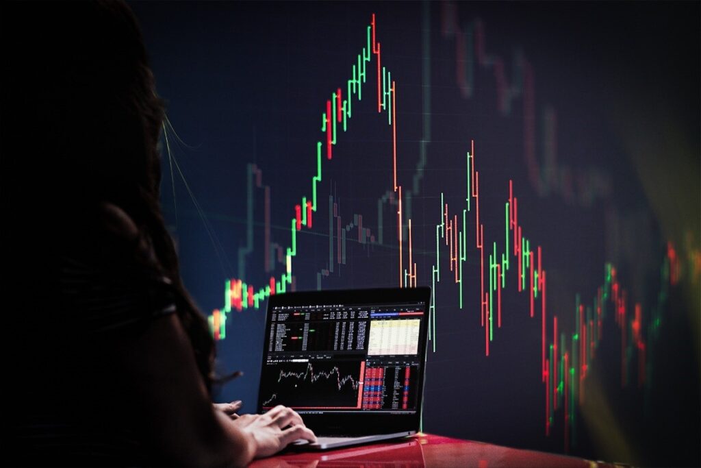 saques-bilionarios,-“apagao”-de-dados-e-rendimento-baixo:-a-crise-dos-fundos-de-credito-privado