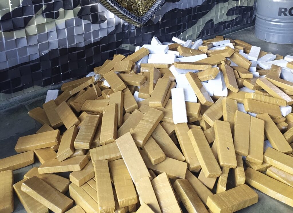 dupla-e-presa-com-meia-tonelada-de-maconha-em-mg:-“perdi,-perdi”