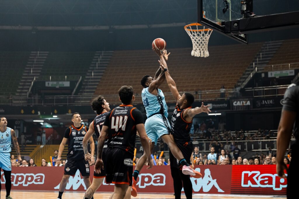 brasilia-basquete-vence-caxias-no-1o-jogo-da-serie-dos-playoffs-do-nbb