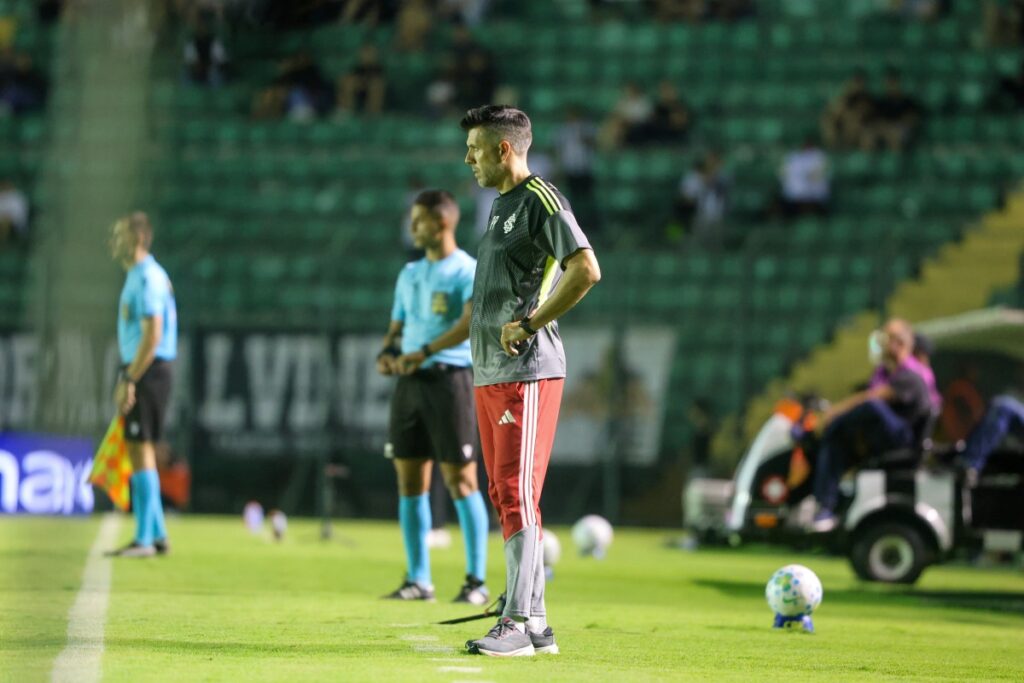 “temos-de-ganhar-sim-ou-sim”,-diz-pezzolano-apos-vitoria-do-inter
