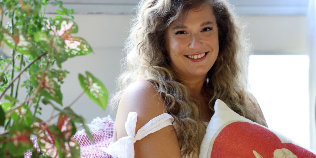 cantora-alice-caymmi-lanca-album-em-homenagem-ao-avo