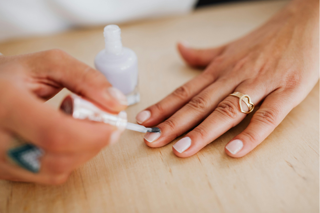 como-secar-esmalte-rapido-em-casa?-veja-truques-que-funcionam