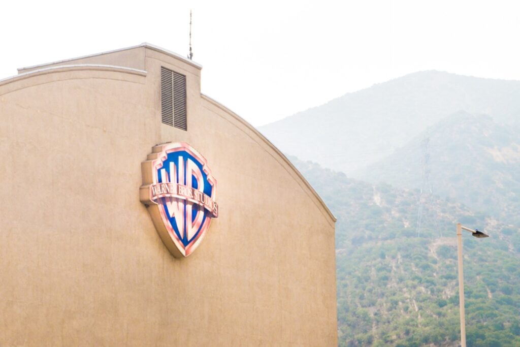 acionistas-aprovam-venda-da-warner-para-paramount-em-fusao-bilionaria