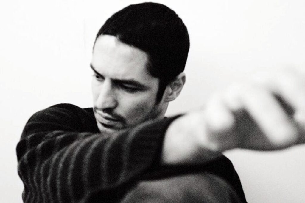 gabriel-leone-estreia-como-cantor-e-traz-1o-album-em-show-intimista