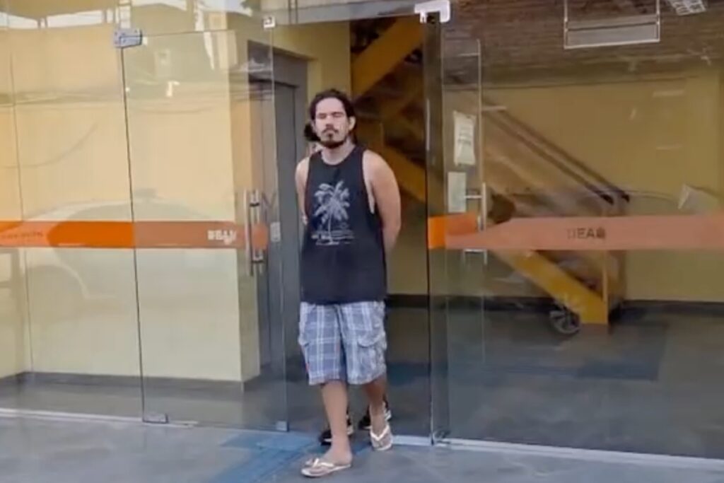 mulher-e-torturada,-mantida-em-cativeiro-e-e-tem-cabelo-raspado-pelo-companheiro.-veja-video