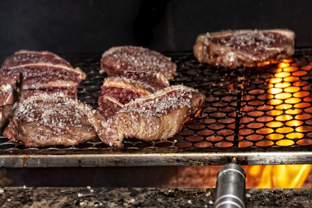 aprenda-como-acender-a-churrasqueira-com-5-dicas-simples