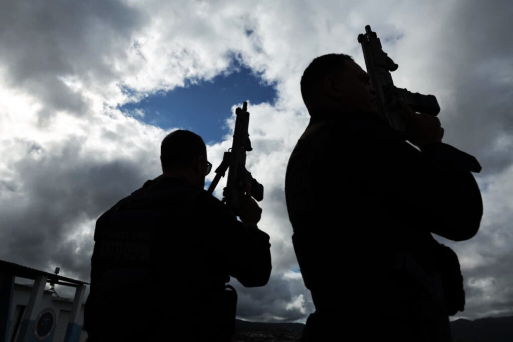 gabinete-fantasma:-adolescente-se-passa-por-secretario-e-faz-ataques-na-web