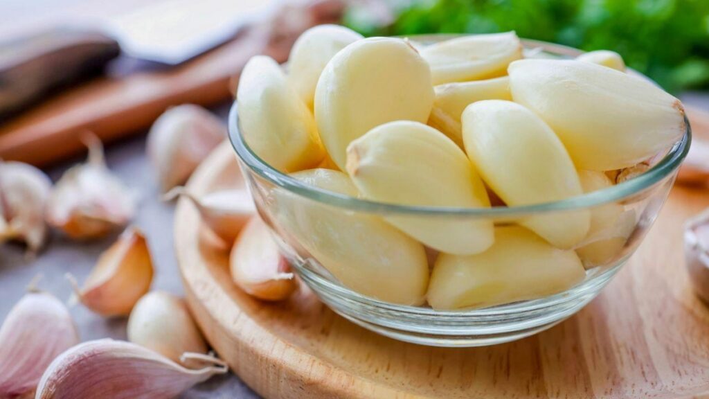 alho-cru:-nutricionista-cita-beneficios-para-os-rins-e-o-coracao