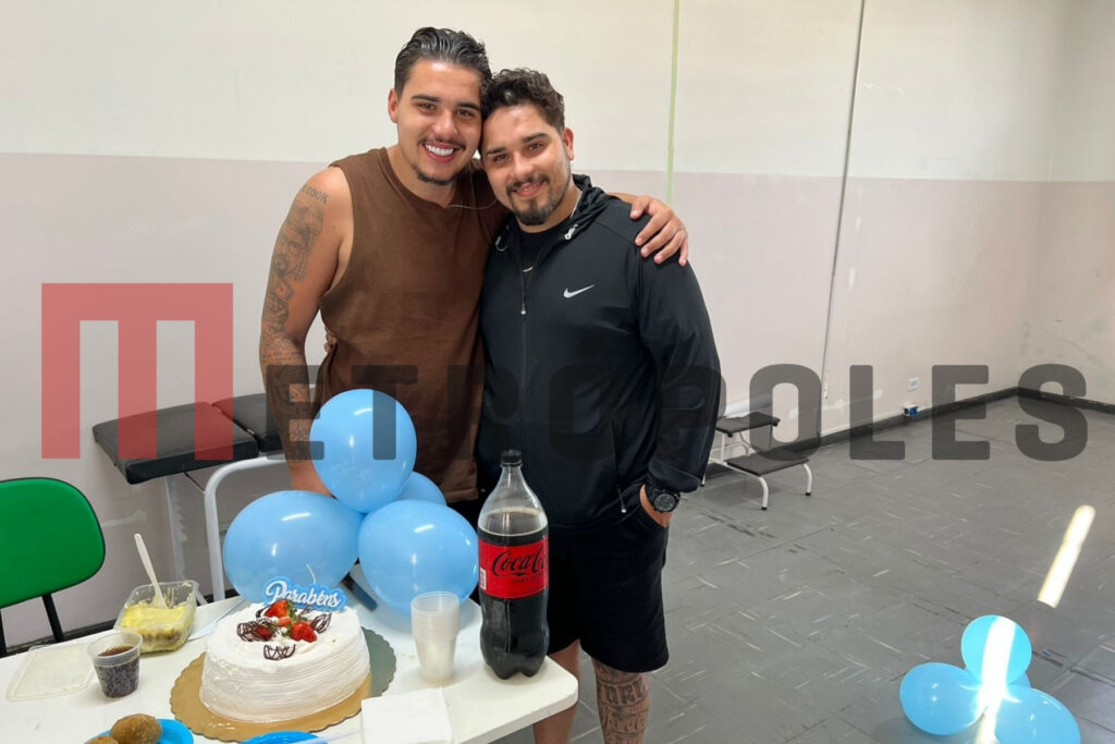 ex-bbb-pedro-henrique-comemora-aniversario-em-hospital-psiquiatrico