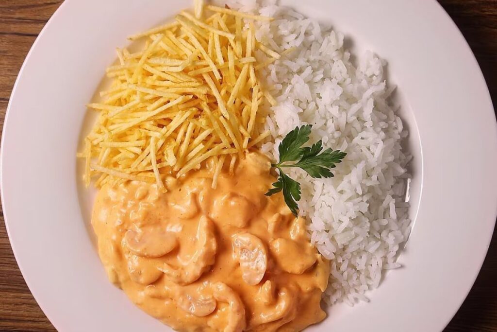 strogonoff-de-frango-perfeito:-este-segredo-que-muda-tudo-na-receita