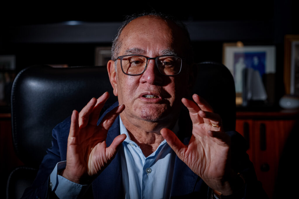 analise:-gilmar-assume-linha-de-frente-do-stf-contra-o-mundo