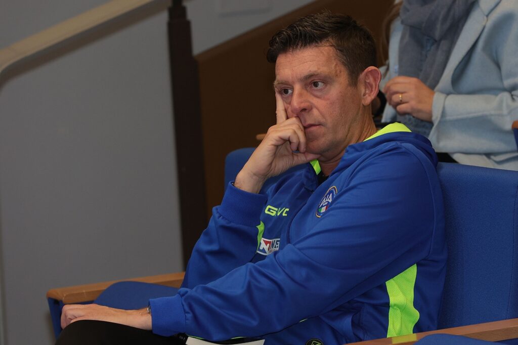 chefe-da-arbitragem-italiana-e-alvo-de-investigacao-por-fraude-no-var