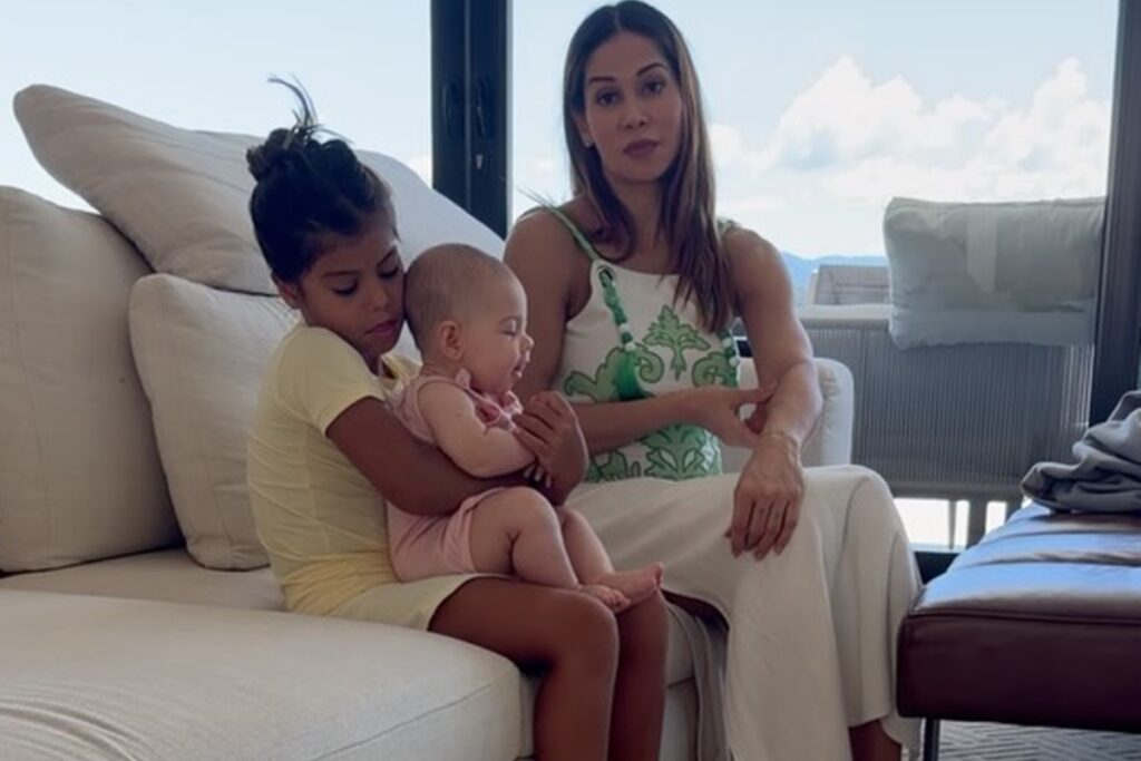 maira-cardi-desabafa-apos-as-filhas-ficarem-gripadas-durante-viagem.-assista-ao-video
